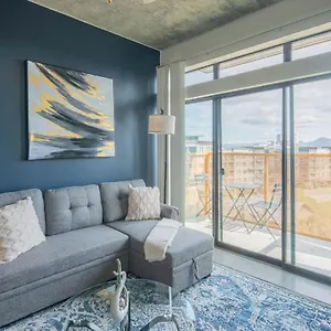  Apartment Striking 2bd - Cdt- Gym, Pool, Parking - Sleep8 United States